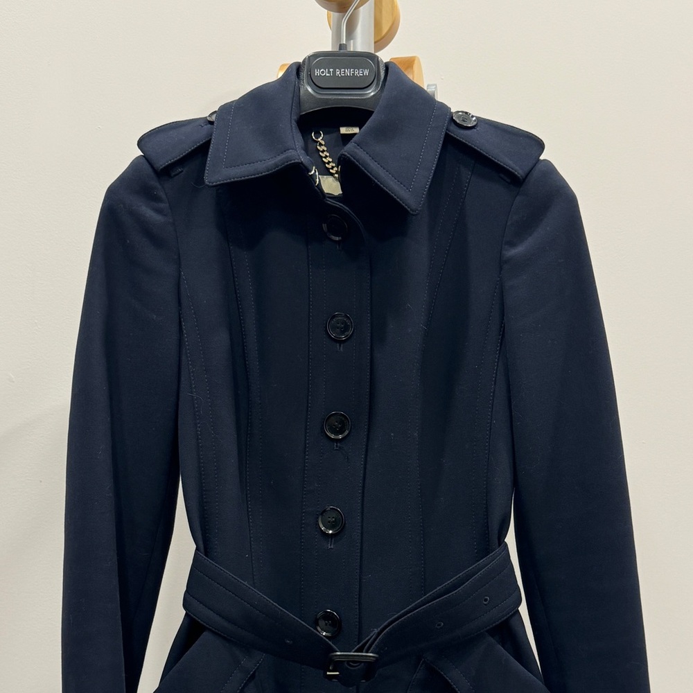 Excellent Burberry flattering trench